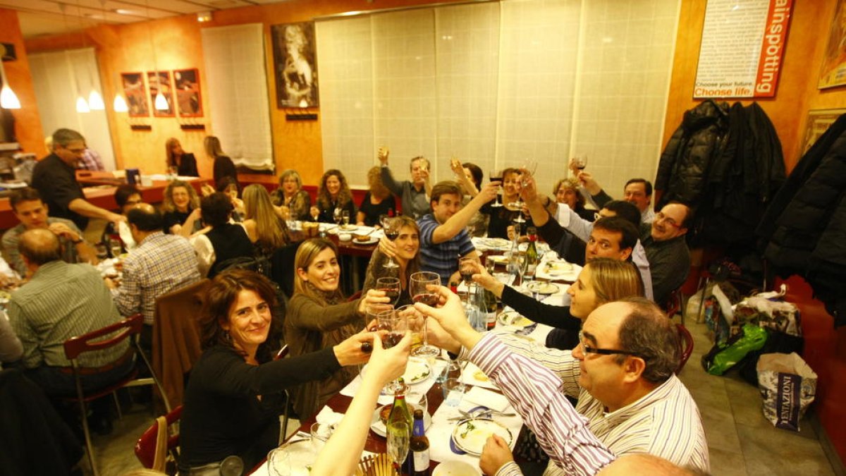Imagen de archivo de un restaurante durante las fiestas de Navidad