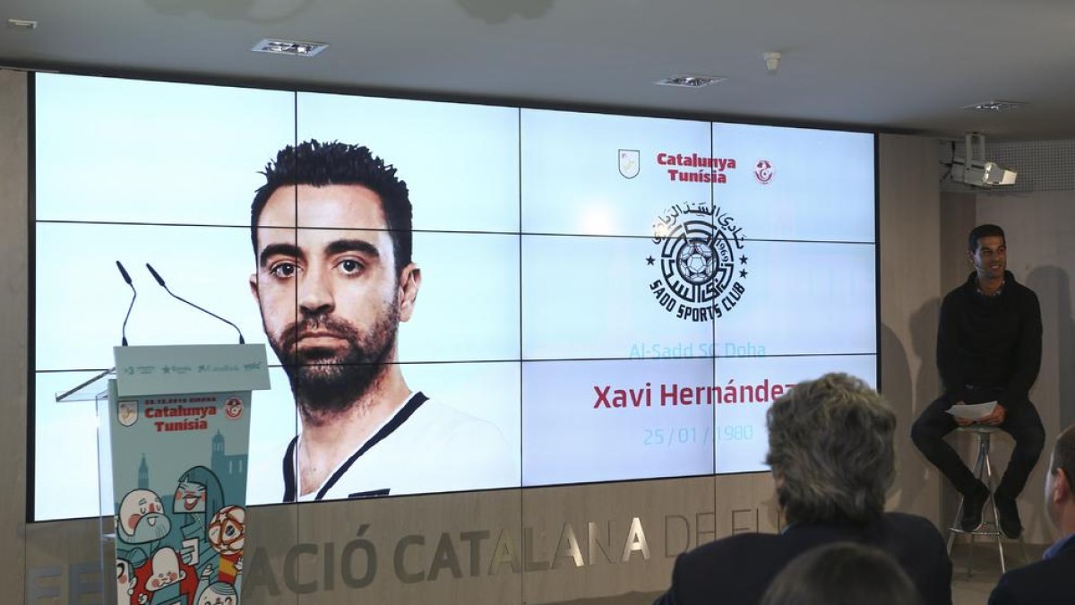 Una gran imagen de Xavi ayer durante el acto en el que se dio la lista de convocados.