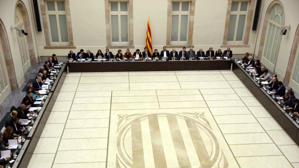Vista general del Auditorio del Parlament de Catalunya que acogió ayer la cumbre por el referéndum.
