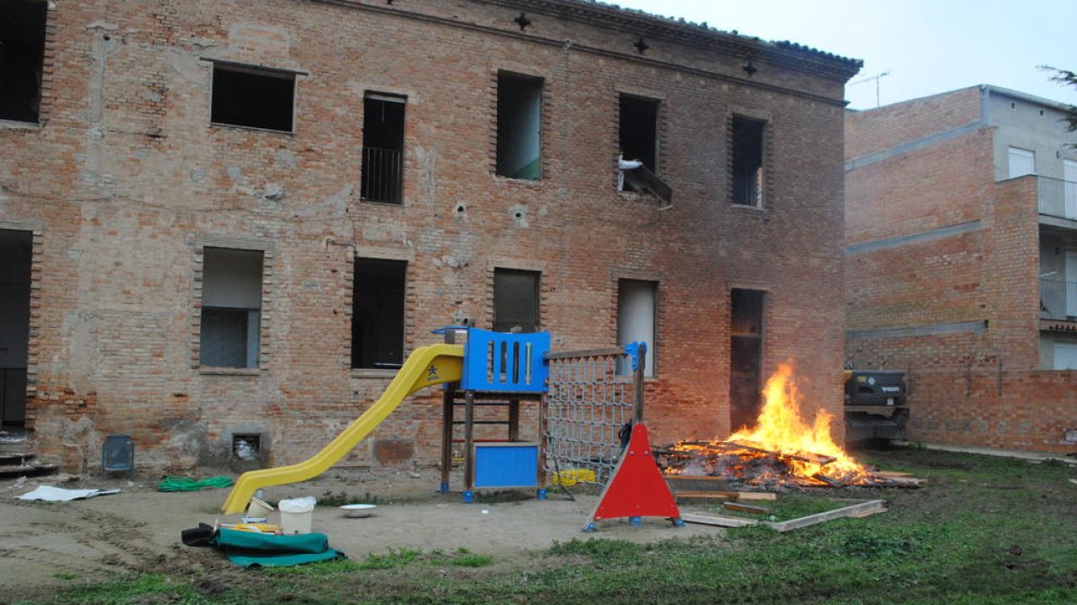 Bellvís inicia les obres per enderrocar l’antic convent