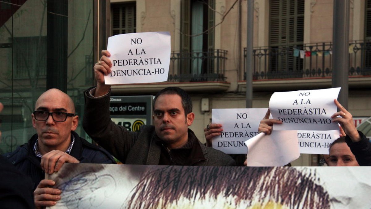 Protesta contra el cas d’abusos sexuals a Maristes-les Corts.
