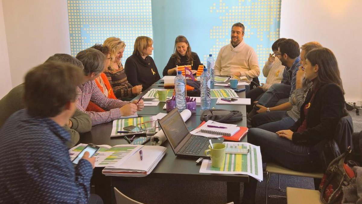 Els candidats d’ERC per Lleida amb la cap de llista i exconsellera, Meritxell Serret, a Brussel·les.