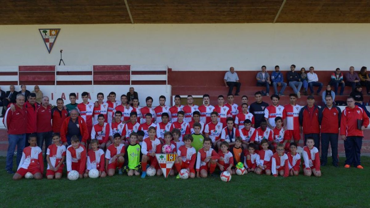 El Club Esportiu Oliana presenta a sus cuatro equipos con un total de 65 futbolistas