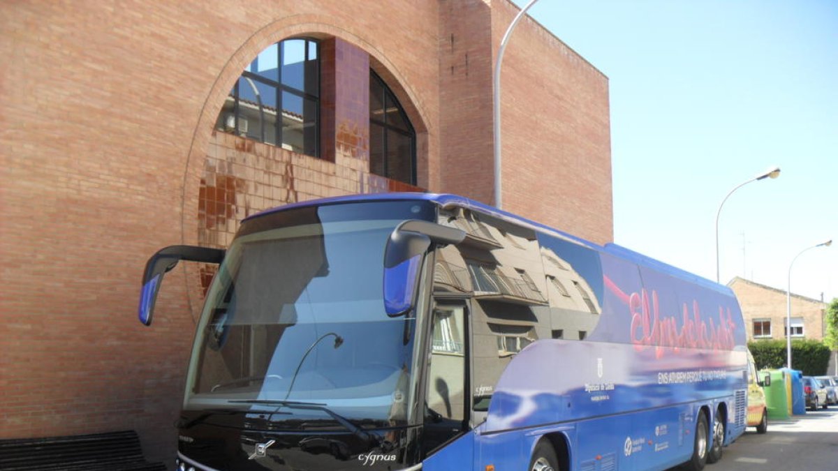 Imatge d’arxiu del Bus de la Salut a Almacelles.