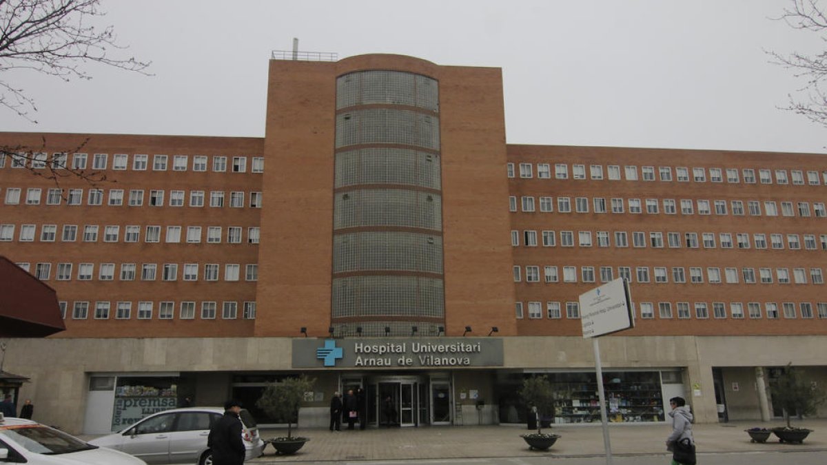 La fachada del hospital Arnau de Vilanova.
