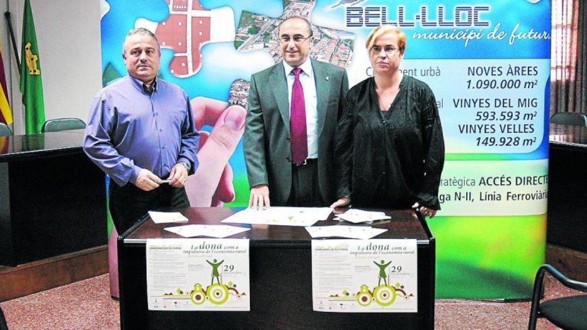 Ramon Cònsola, al centre, en un acte a Bell-lloc l’any 2008.