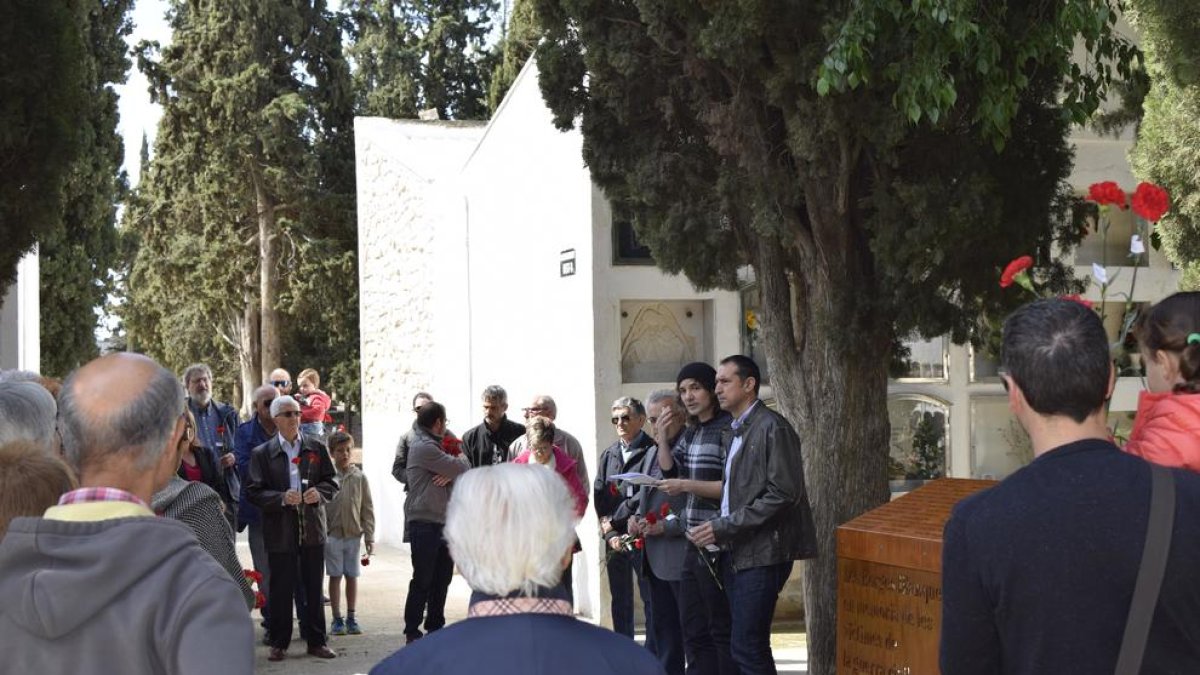 Les Borges honra a los muertos de la Guerra Civil en la fosa común