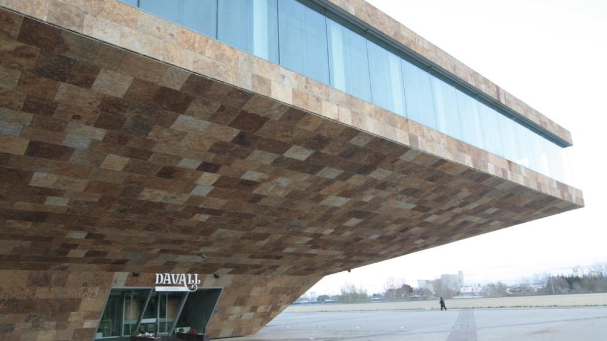 Vista de la entrada de la cafetería de la Llotja, Davall, ahora cerrada al público.