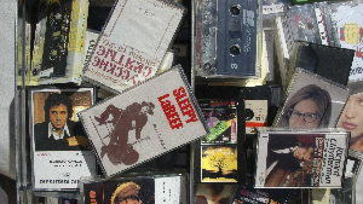 El CD agonitza, el vinil està cada dia més de moda i tornen els cassets