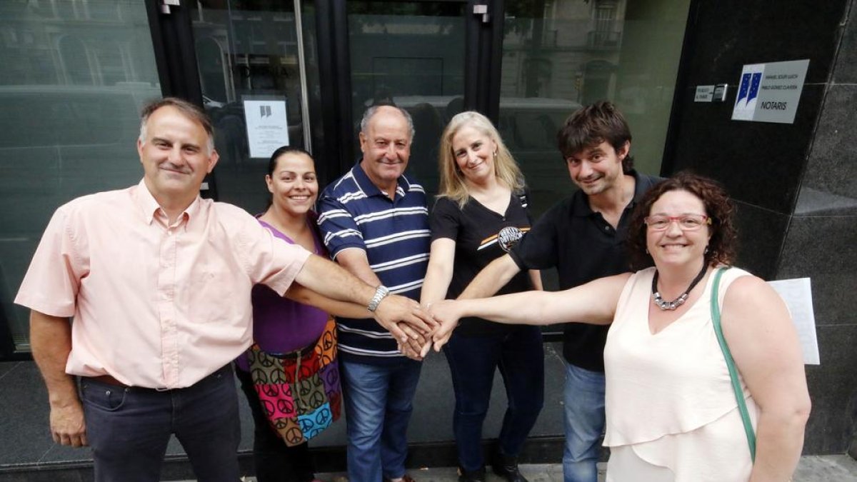 La alianza de Puigverd antes de firmar el pacto ante notario.