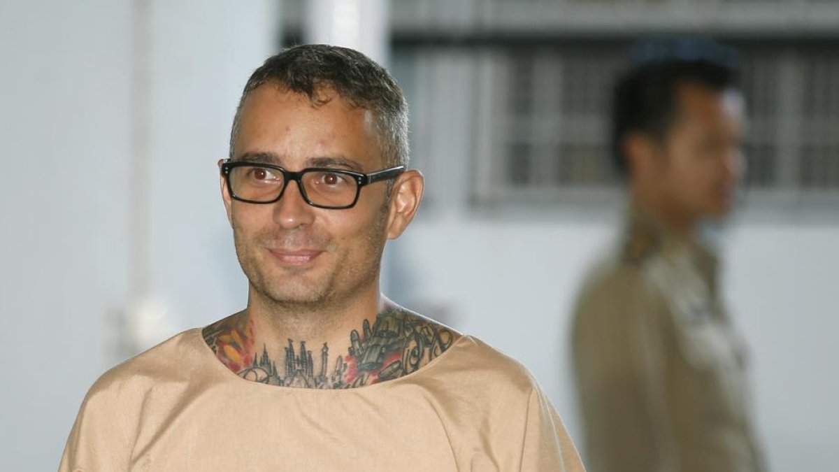 El acusado, Artur Segarra, llegando a la corte criminal que le ha juzgado en Bangkok.