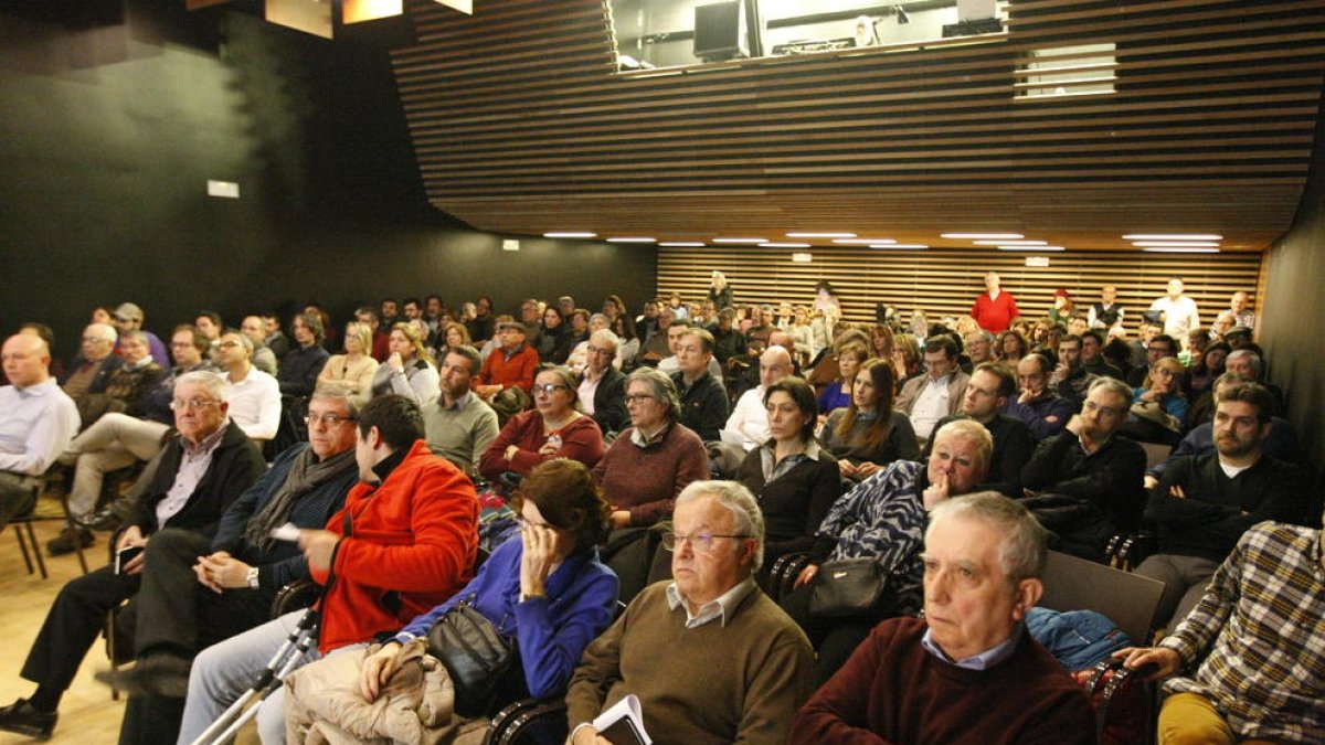 La xarrada de Larrosa va tenir lloc ahir a l’Orfeó Lleidatà.