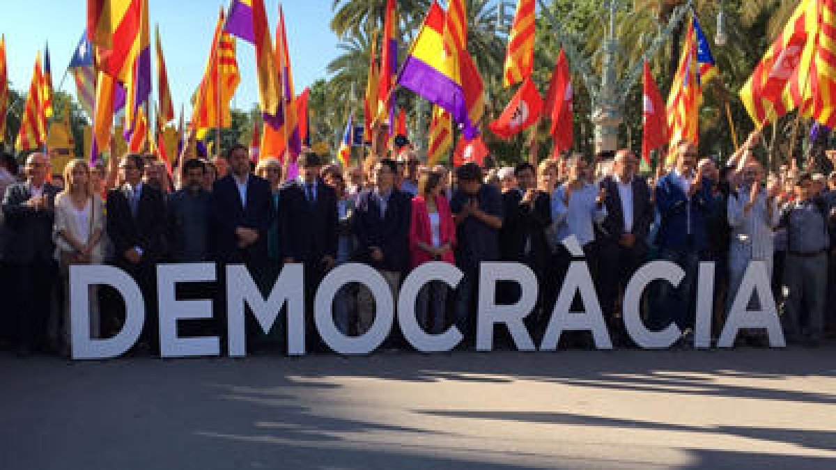 Puigdemont i sobiranistes acompanyen Nuet en la seua declaració davant del TSJC