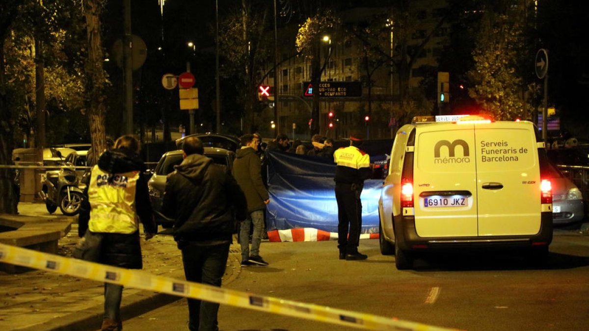 Los Mossos buscan al autor de los disparos en la Meridiana