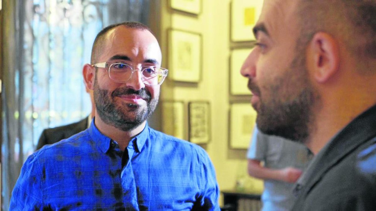 El presentador Jofre Font, con el escritor Roberto Saviano.