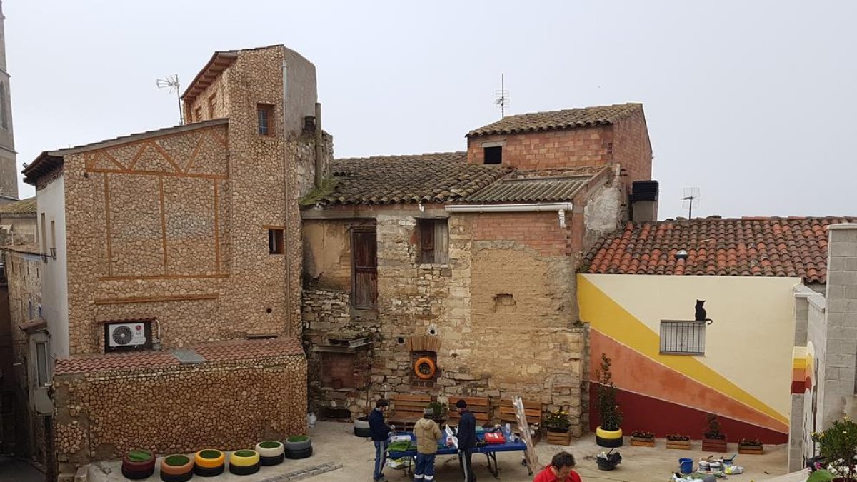 Imatge de la nova plaça ‘temàtica’ al carrer Doctor Barraquer.