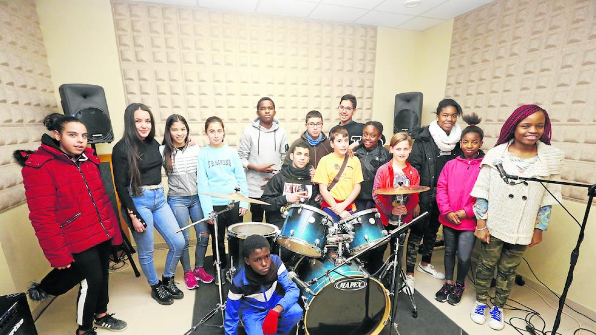 Alguns dels joves del taller d’Animac, ahir als Bucs d’Assaig de la Bordeta de Lleida.