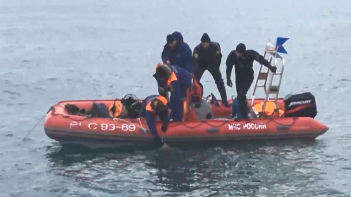 Equips de rescat russos buscaven ahir restes de l’avió Tu-154.