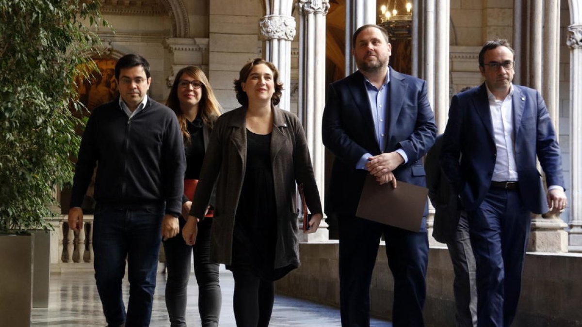 Colau i Junqueras van firmar ahir diversos convenis.