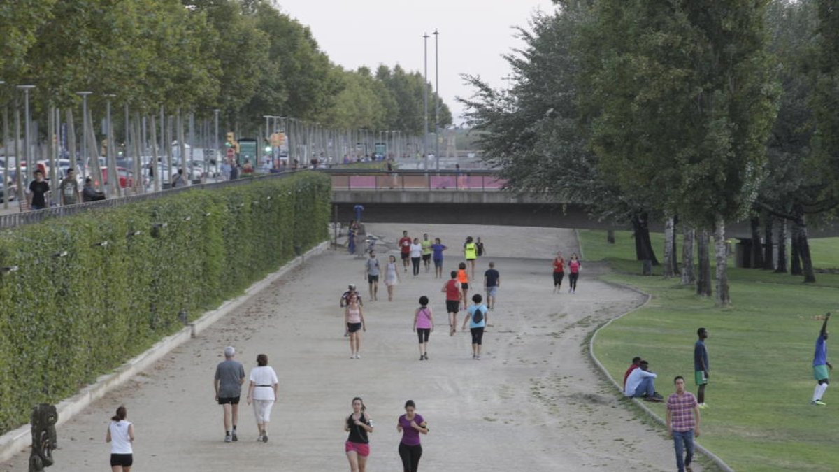 La canalització és un dels llocs més utilitzats per fer esport a la ciutat.