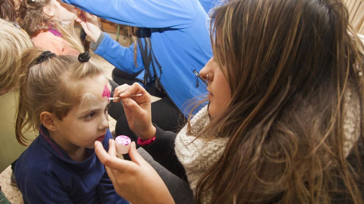 El maquillatge infantil, un dels tallers a Cervera.