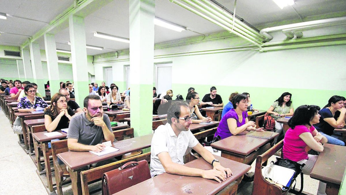 Ensenyament convocarà al novembre les oposicions per a les 2.000 places docents