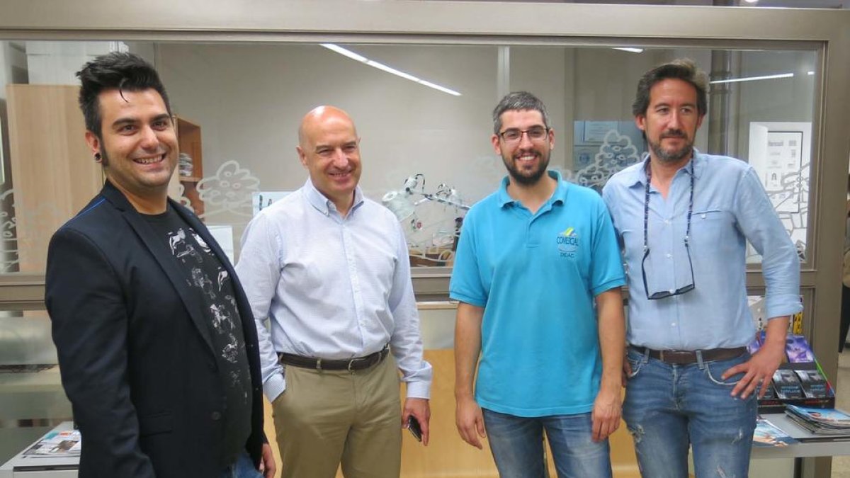 Peris se reunió ayer con miembros de la asociación de comerciantes.