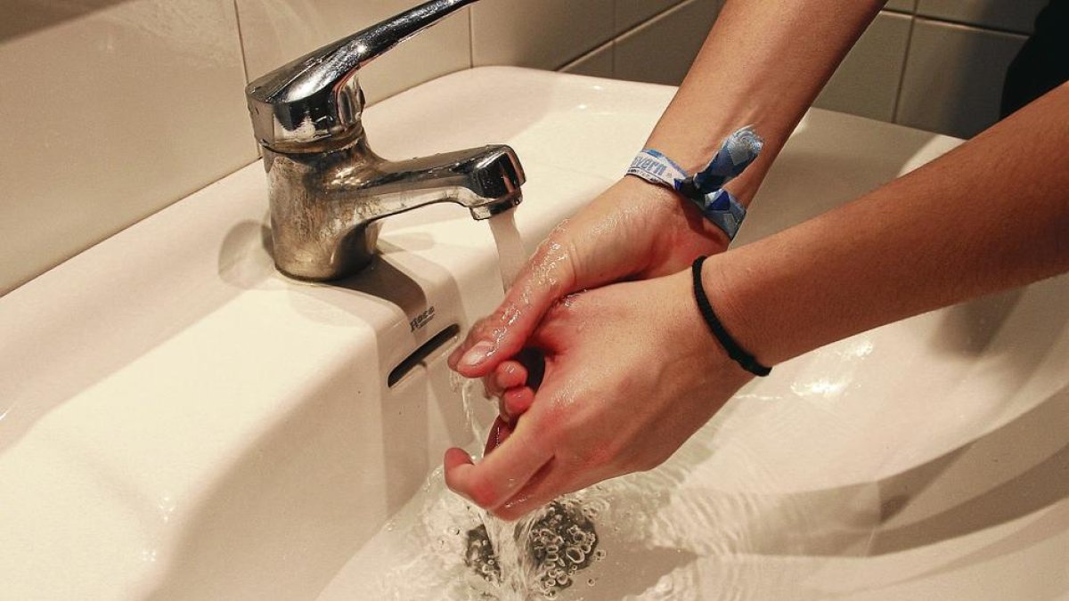 Sis de cada 100 llars s’han acollit a algun tipus d’ajuda social per rebaixar el cànon de l’aigua.