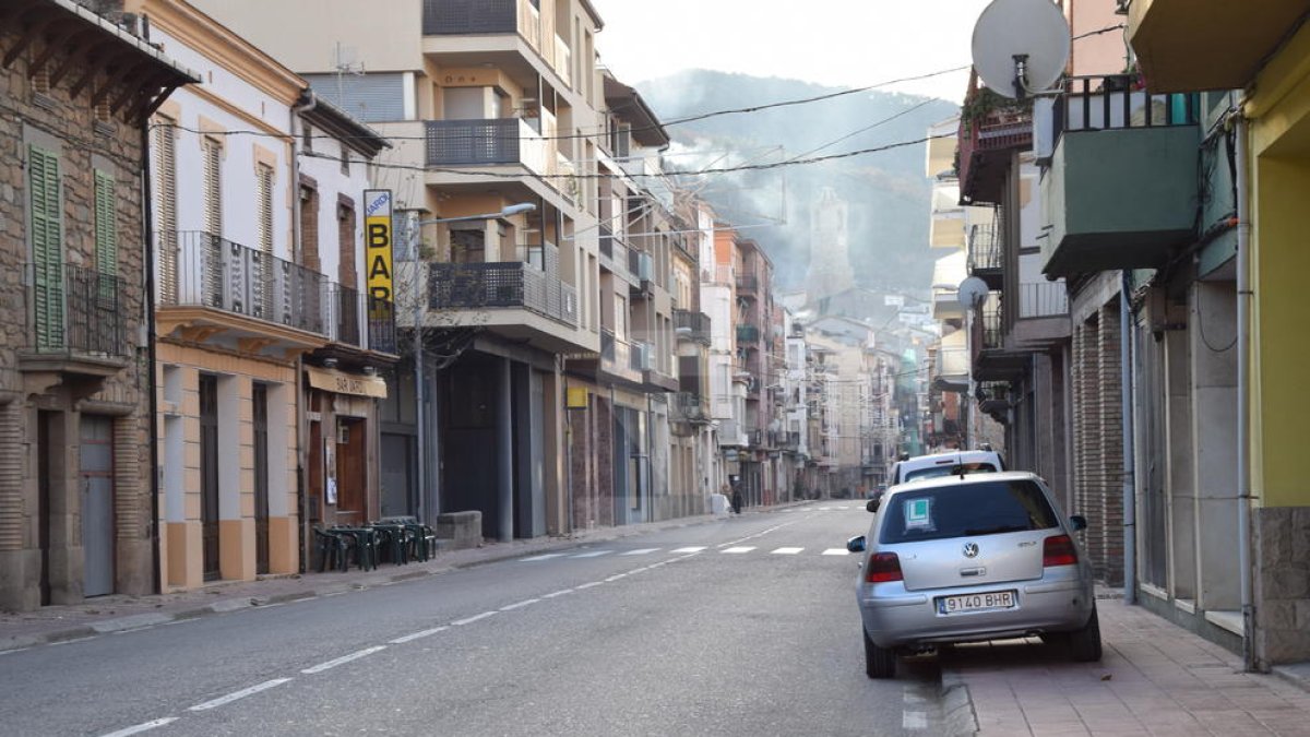 Quatre ferits en un accident entre dos turismes a Oliana