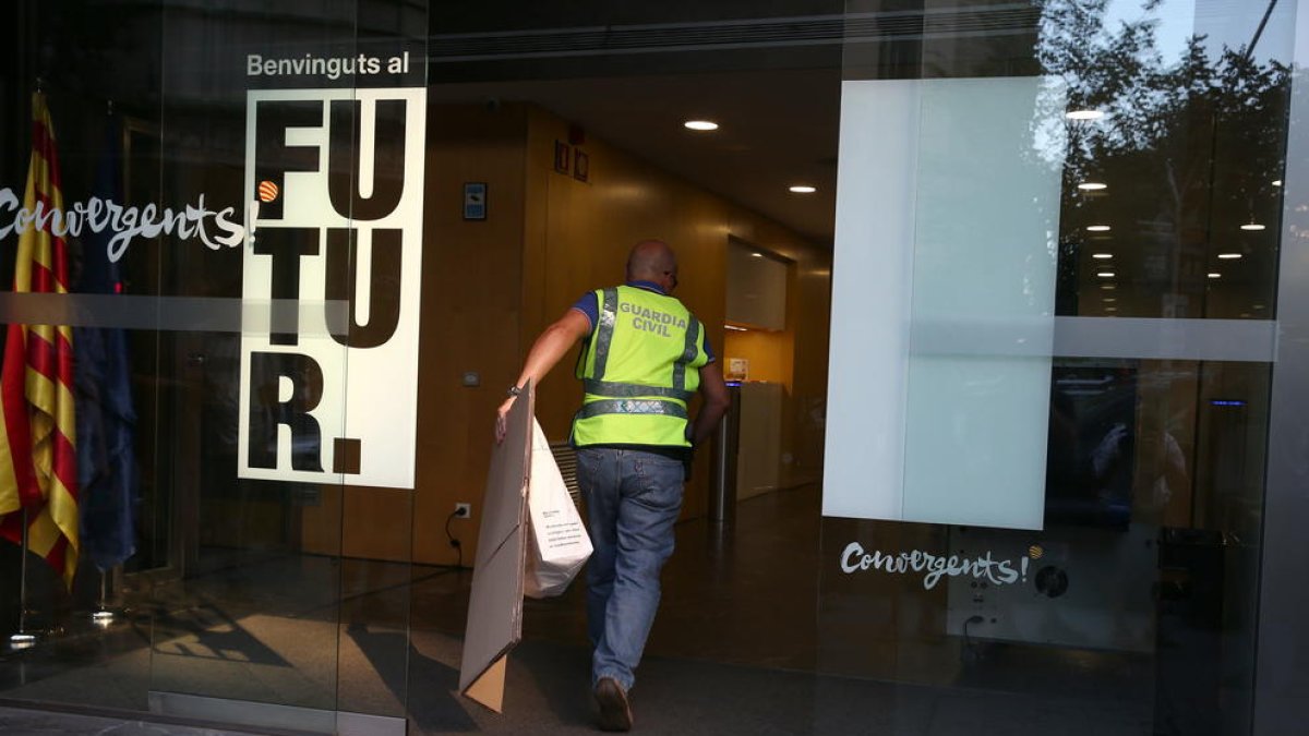 Una vintena de detinguts en una operació contra finançament irregular de CDC