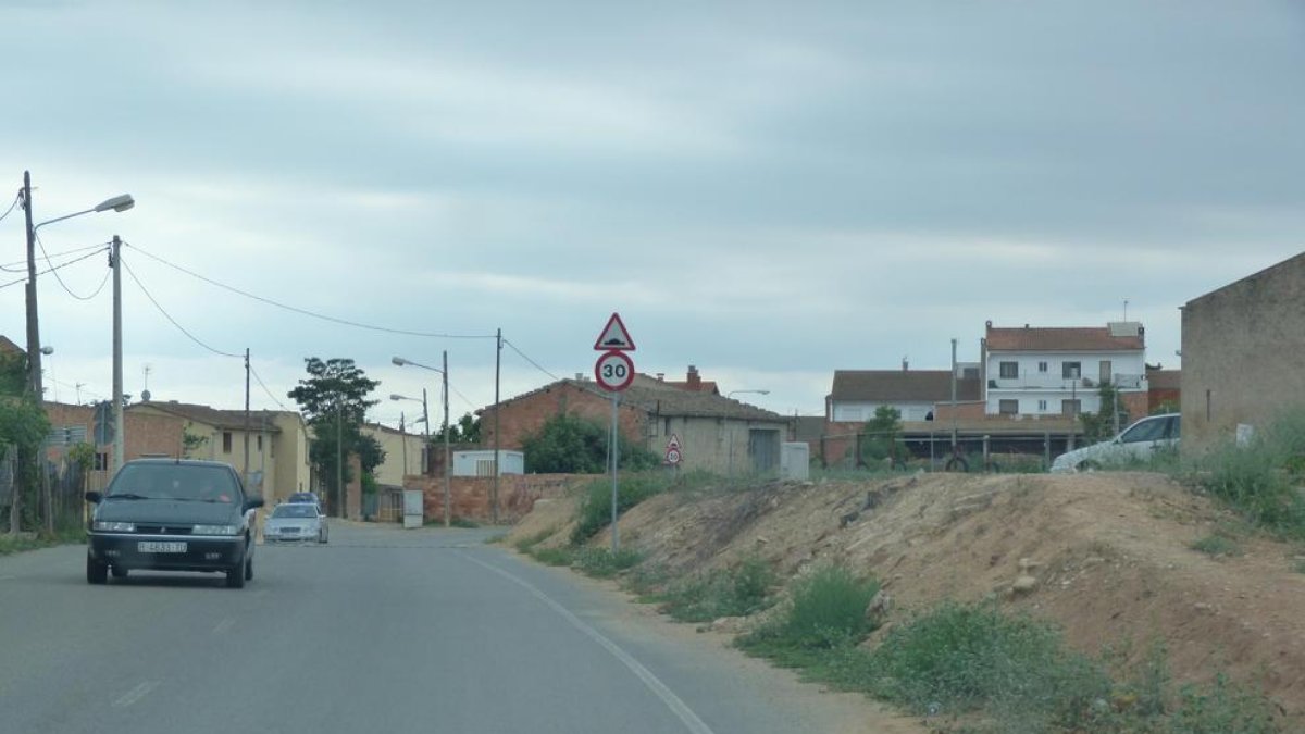 La ruta es muy utilizada por escolares y en ella no hay aceras.