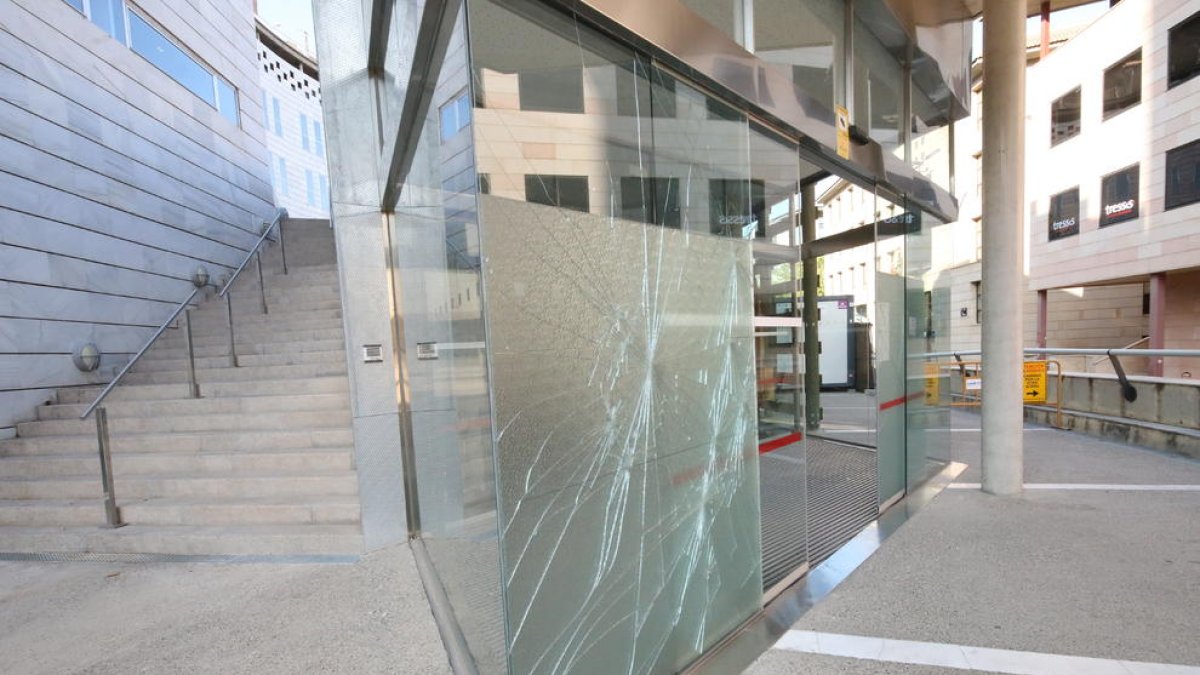 Provisionalmente se ha colocado un protector.