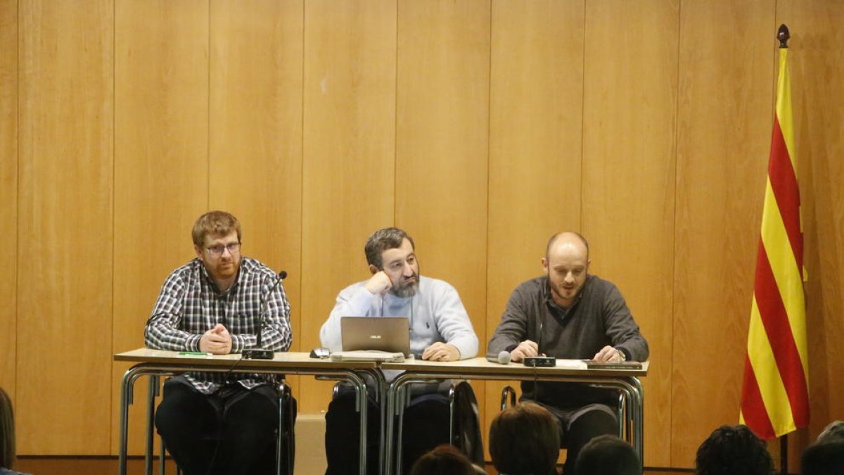 Un moment de la presentació del llibre a l’Ateneu Popular.