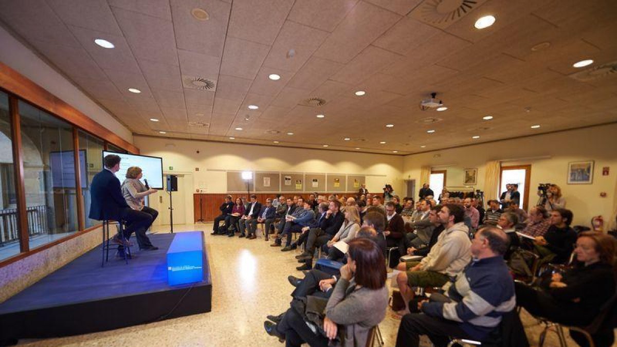 Els ajuntaments lleidatans reclamen que el nombre d'habitants no sigui l'únic criteri per establir competències
