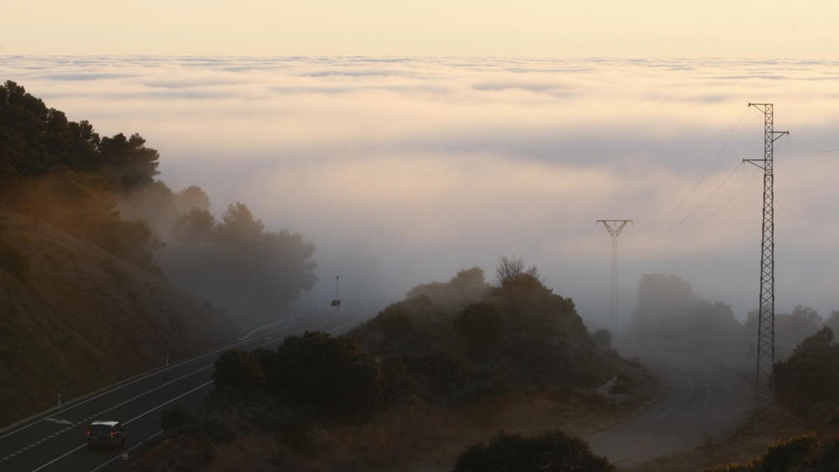 El banco de niebla llega hasta el límite entre Lleida y Huesca.
