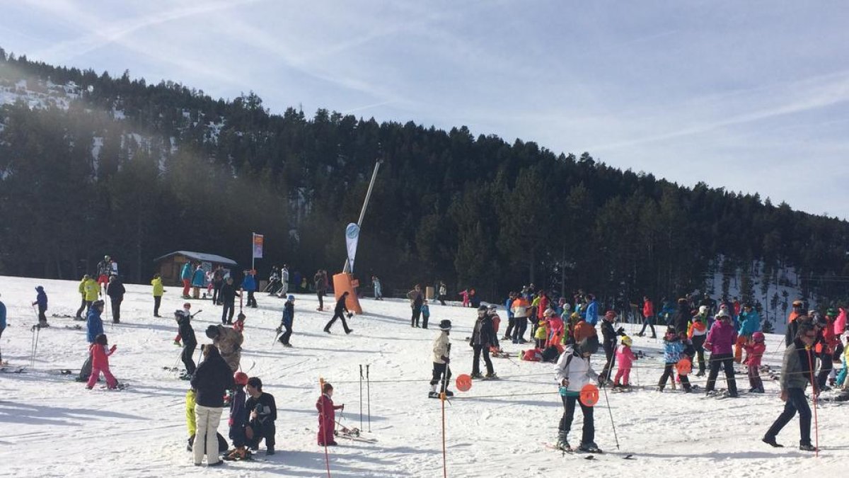 La afluencia de público en las estaciones del Pallars es masiva. En la foto, las pistas de Port Ainé.
