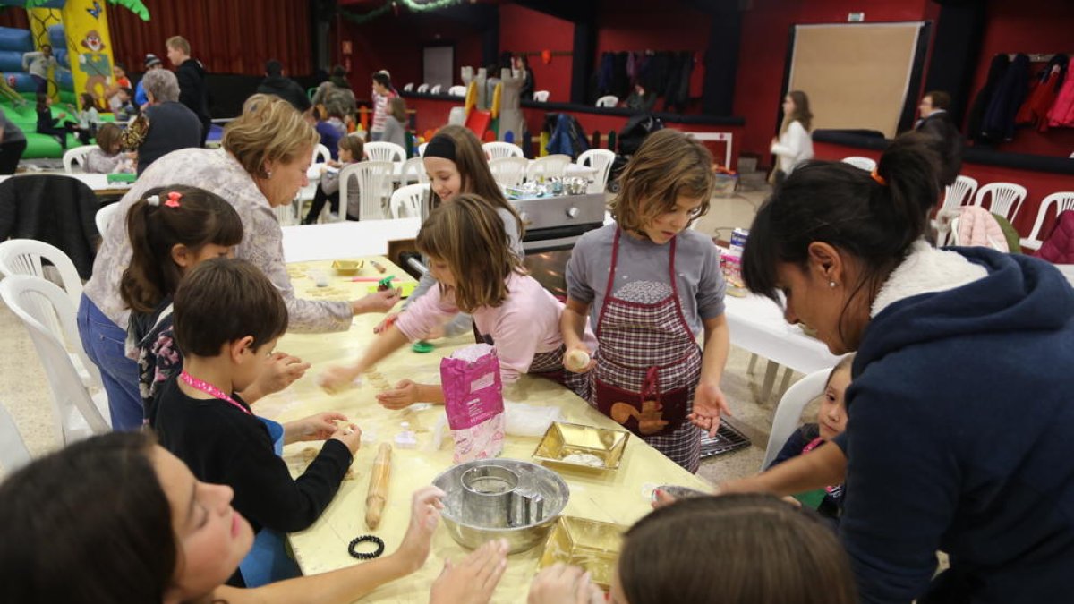 Tallers de cuina, ahir al parc de Nadal d’Ivars d’Urgell.