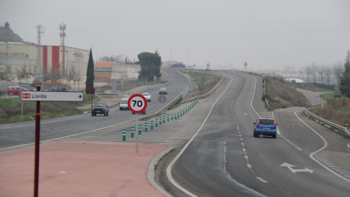 Vista del acceso a la ciudad desde la rotonda que hay al inicio del camino de La Caparrella.