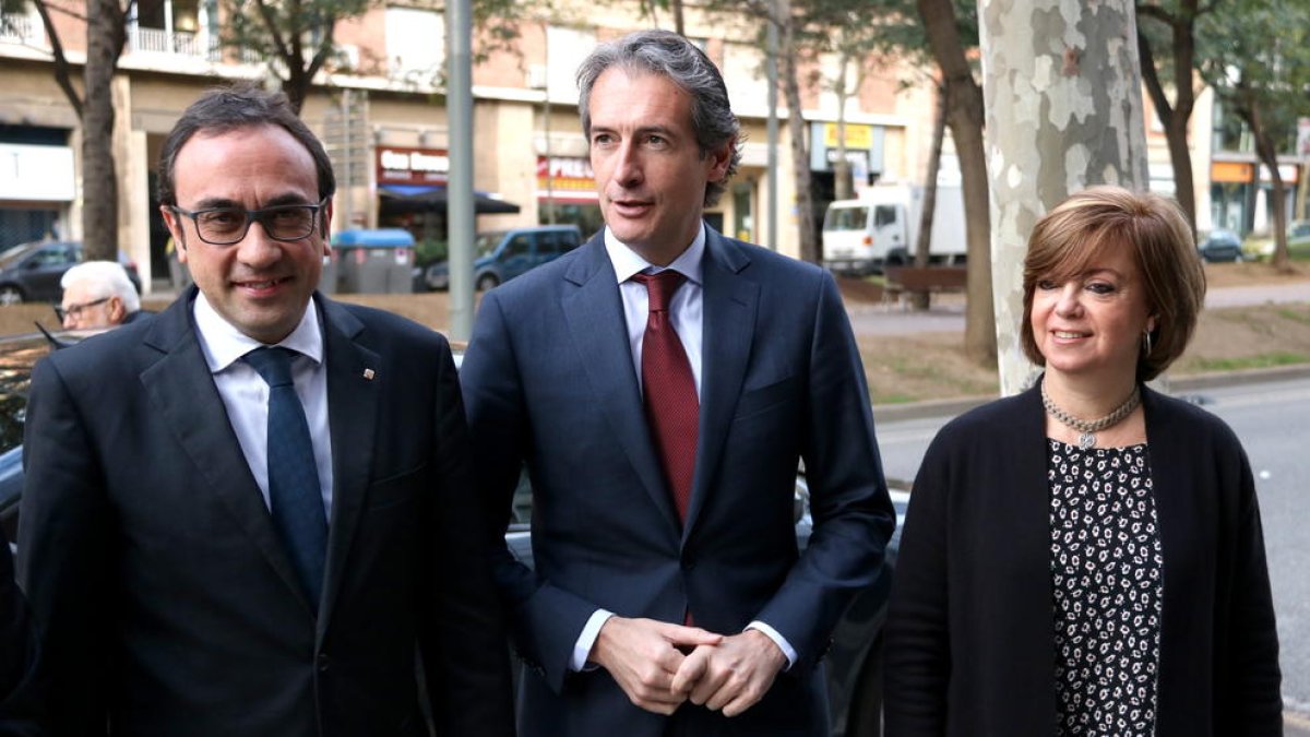 Rull, De la Serna y Borràs, ayer en Barcelona antes de su reunión.