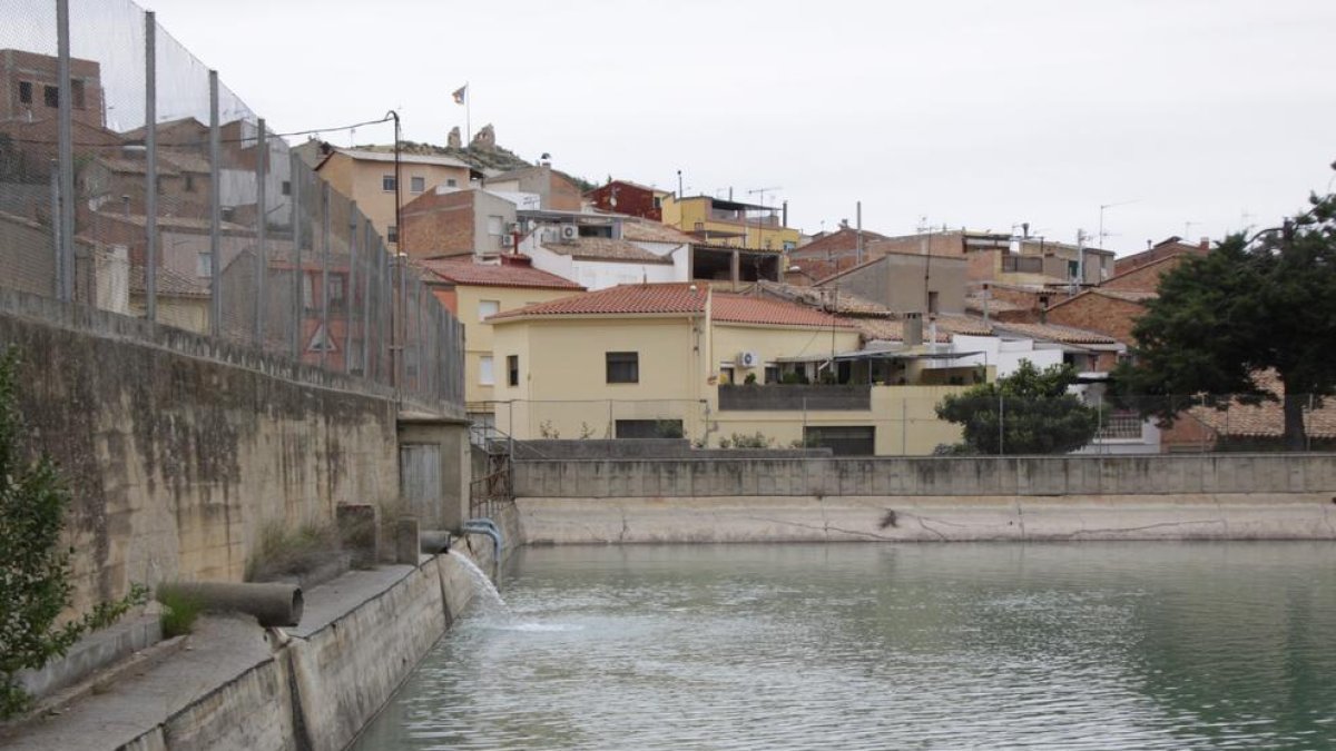 La zona de la balsa de agua de Almenar que se rehabilitará.