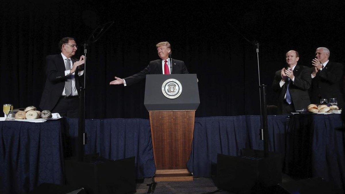 Trump, ayer durante su primer Desayuno Nacional de Oración.