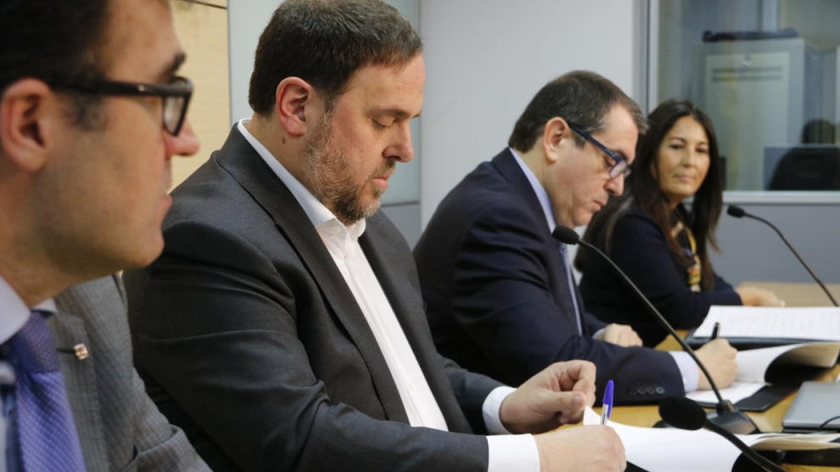 Junqueras y Jané firmaron ayer el convenio para el cobro de las multas de tránsito a través de la ATC.