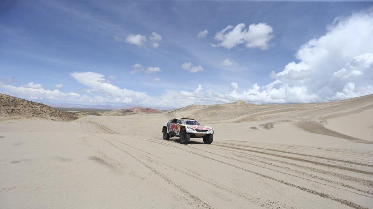 Cyril Despres, rodant amb el seu vehicle ahir durant l’etapa.