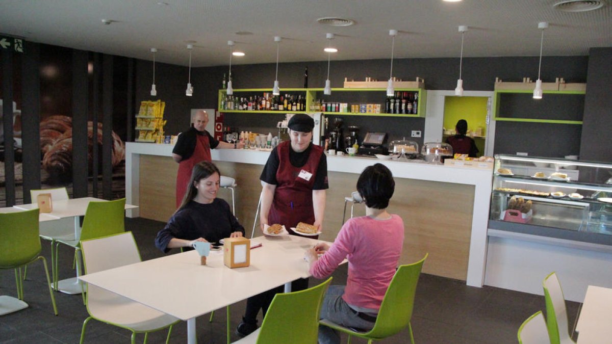 Bo de Shalom s’encarrega provisionalment de la cafeteria.