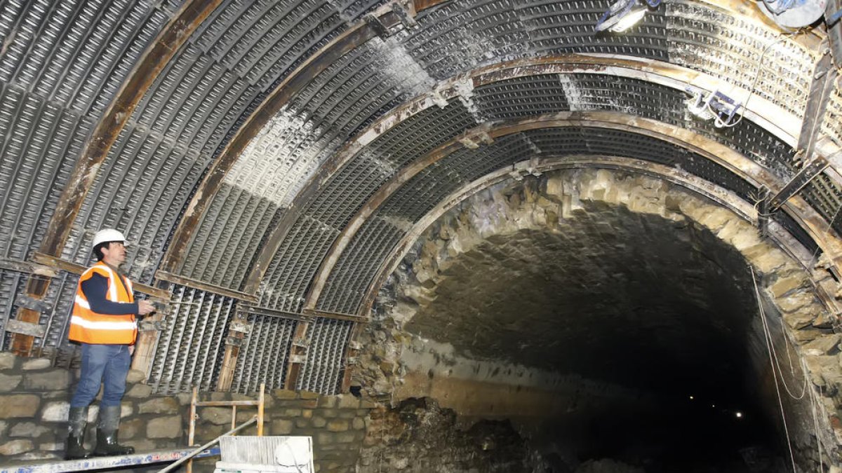 Las obras en el túnel de Montclar, de revestimiento de un tramo de bóveda, finalizan esta semana.