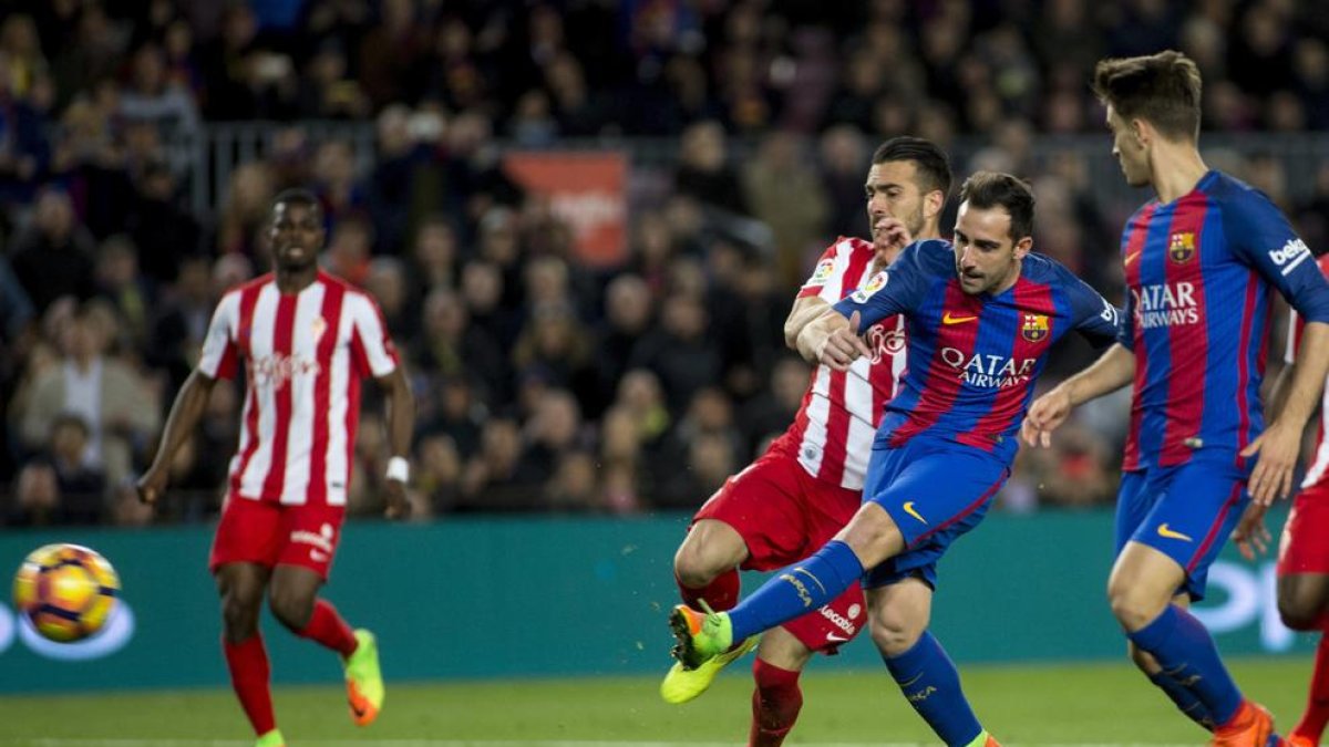 Paco Alcácer va anotar ahir un dels sis gols de l’equip.