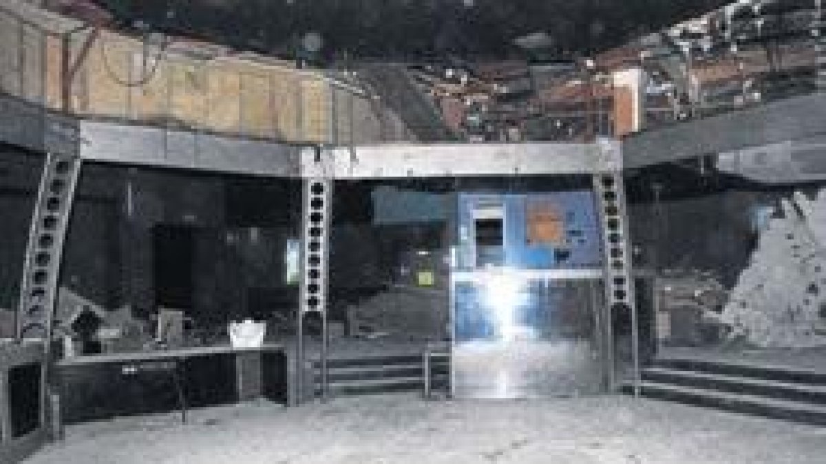 Primers treballs per enderrocar el Musicland