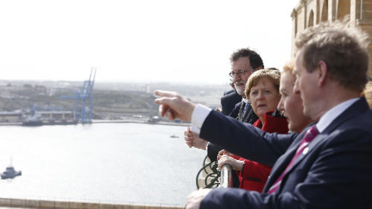 Mariano Rajoy y Angela Merkel ayer en la cumbre de la Unión Europa en la Valeta.