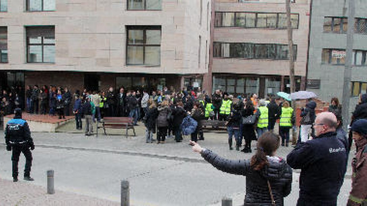 Desallotgen els jutjats del Canyeret per un simulacre d’incendi
