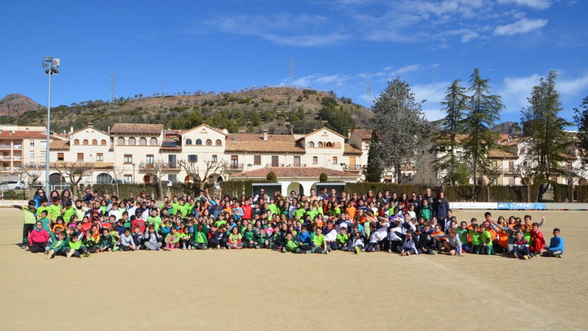 Más de 400 escolares en la Trobada de Miniatletismo del Pallars Jussà en La Pobla